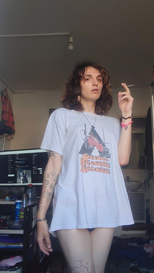 Intentionally ironic ugly graphic tee street style