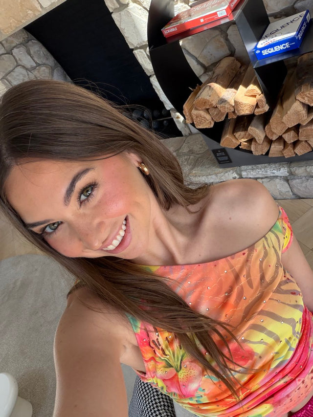 Riley Reid smiling in colorful tropical top indoor selfie October 2026